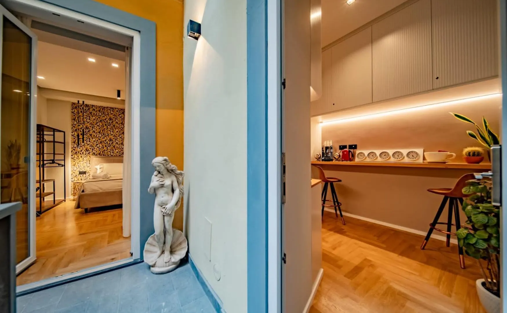 Hugo'S Home Naples 0*,